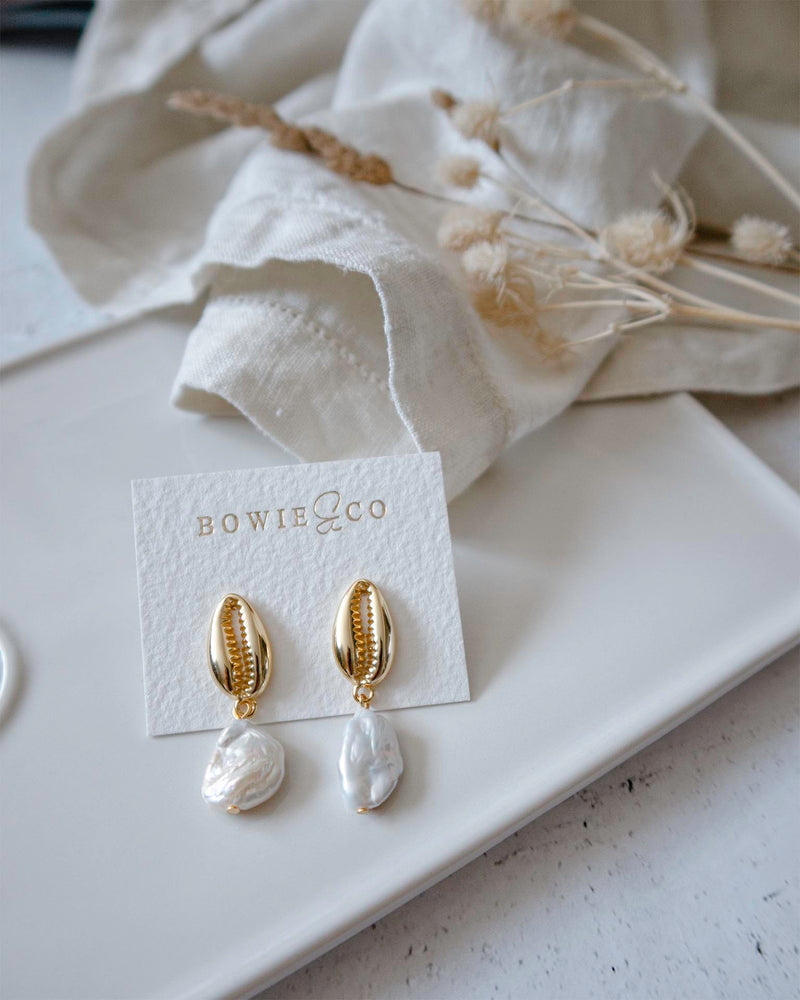 Cowrie Shell Pearl Earrings 18k Gold