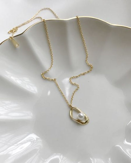 Pearl Necklace Gold