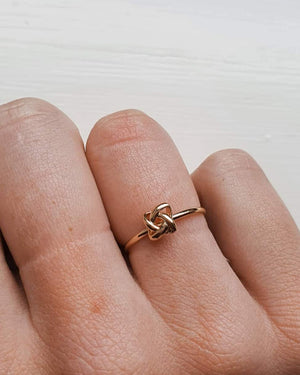 Simple Knot Ring