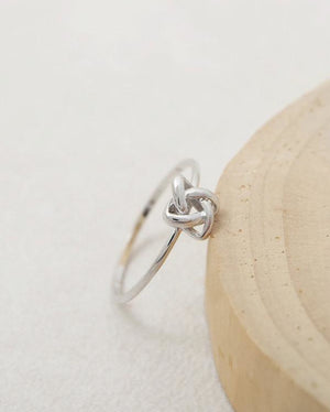 Simple Knot Ring